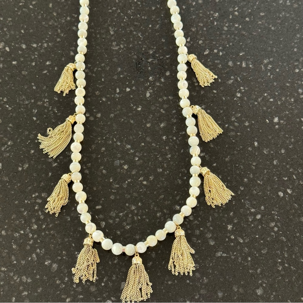 Kendra Scott Vanina necklace in ivory pearl